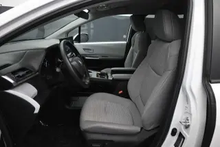 Toyota Sienna 2025 LE 8-Pasajeros 4p Mini-Van
