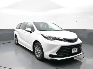 Toyota Sienna 2025 LE 8-Pasajeros 4p Mini-Van