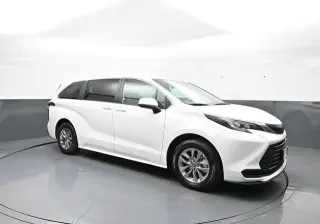 Toyota Sienna 2025 LE 8-Pasajeros 4p Mini-Van