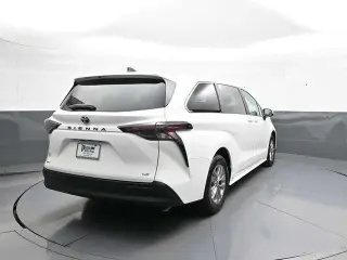 Toyota Sienna 2025 LE 8-Pasajeros 4p Mini-Van