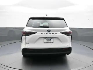 Toyota Sienna 2025 LE 8-Pasajeros 4p Mini-Van