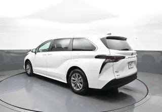 Toyota Sienna 2025 LE 8-Pasajeros 4p Mini-Van