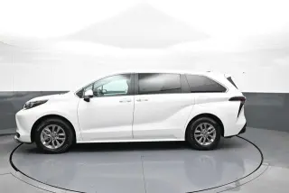 Toyota Sienna 2025 LE 8-Pasajeros 4p Mini-Van