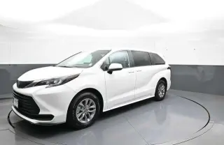 Toyota Sienna 2025 LE 8-Pasajeros 4p Mini-Van