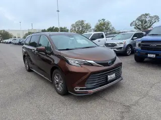 Toyota Sienna 2022 XLE 8-Pasajeros 4p Mini-Van