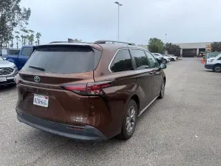 Toyota Sienna 2022 XLE 8-Pasajeros 4p Mini-Van