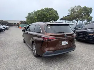 Toyota Sienna 2022 XLE 8-Pasajeros 4p Mini-Van