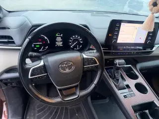 Toyota Sienna 2022 XLE 8-Pasajeros 4p Mini-Van