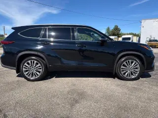 Toyota Highlander 2021 AWD Platinum 4dr SUV