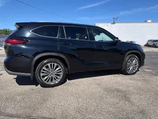 Toyota Highlander 2021 AWD Platinum 4dr SUV