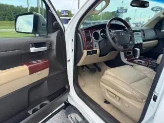 Toyota Tundra 2007 Limited 4p CrewMax Cab SB (5.7L V8)