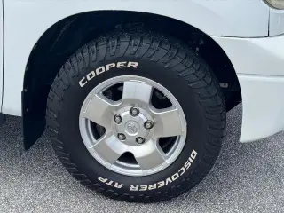 Toyota Tundra 2007 Limited 4p CrewMax Cab SB (5.7L V8)