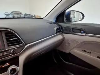 Hyundai ELANTRA 2019 SE Sedán 4 puertas 6M