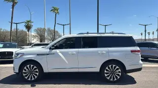 Lincoln Navigator 2022 4x4 Reserve 4dr SUV