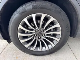 Lincoln Aviator 2021 con tracción en las fouraz y Reserve 4dr SUV