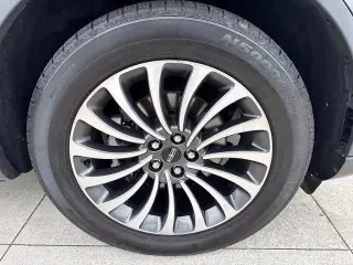 Lincoln Aviator 2021 con tracción en las fouraz y Reserve 4dr SUV