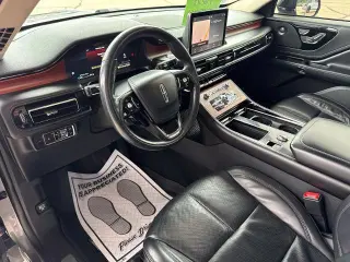 Lincoln Aviator 2021 con tracción en las fouraz y Reserve 4dr SUV
