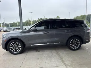 Lincoln Aviator 2021 con tracción en las fouraz y Reserve 4dr SUV