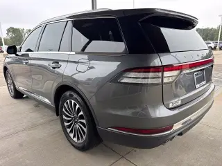 Lincoln Aviator 2021 con tracción en las fouraz y Reserve 4dr SUV