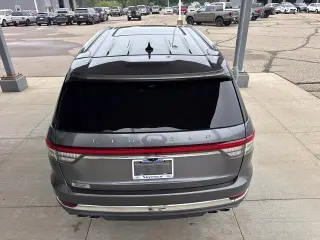 Lincoln Aviator 2021 con tracción en las fouraz y Reserve 4dr SUV