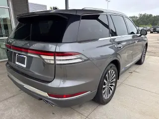 Lincoln Aviator 2021 con tracción en las fouraz y Reserve 4dr SUV