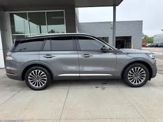 Lincoln Aviator 2021 con tracción en las fouraz y Reserve 4dr SUV