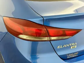 Hyundai ELANTRA 2017 SE Sedán 4 puertas 6M