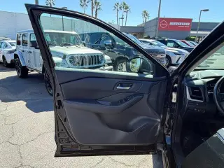 Nissan Rogue 2025 SV 4dr Crossover