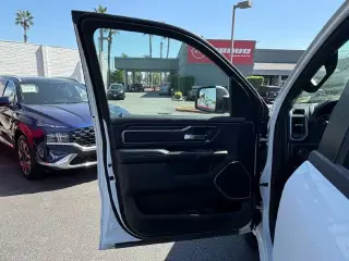 Ram 1500 2026 4x4 Laramie 4p Puerta de Tripulante 5.6 ft. SB Camioneta