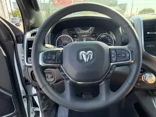 Ram 1500 2026 4x4 Laramie 4p Puerta de Tripulante 5.6 ft. SB Camioneta