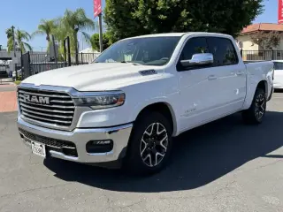 Ram 1500 2026 4x4 Laramie 4p Puerta de Tripulante 5.6 ft. SB Camioneta
