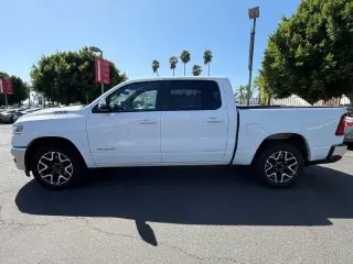 Ram 1500 2026 4x4 Laramie 4p Puerta de Tripulante 5.6 ft. SB Camioneta
