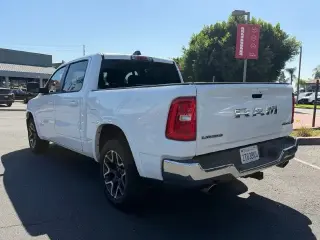Ram 1500 2026 4x4 Laramie 4p Puerta de Tripulante 5.6 ft. SB Camioneta