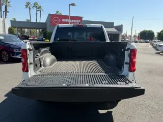 Ram 1500 2026 4x4 Laramie 4p Puerta de Tripulante 5.6 ft. SB Camioneta
