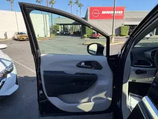 Chrysler Pacifica Plug-In Hybrid 2024 Road Tripper 4dr Mini-Van