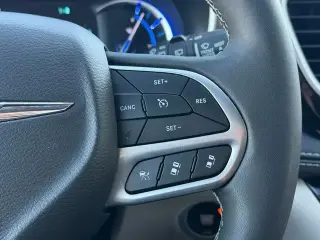 Chrysler Pacifica Plug-In Hybrid 2024 Road Tripper 4dr Mini-Van
