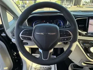 Chrysler Pacifica Plug-In Hybrid 2024 Road Tripper 4dr Mini-Van