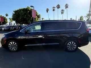 Chrysler Pacifica Plug-In Hybrid 2024 Road Tripper 4dr Mini-Van