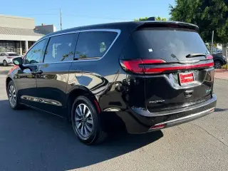 Chrysler Pacifica Plug-In Hybrid 2024 Road Tripper 4dr Mini-Van