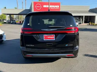 Chrysler Pacifica Plug-In Hybrid 2024 Road Tripper 4dr Mini-Van
