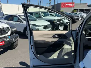 Chrysler Pacifica Plug-In Hybrid 2024 Road Tripper 4dr Mini-Van