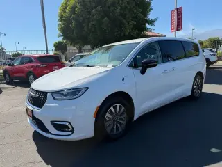 Chrysler Pacifica Plug-In Hybrid 2024 Road Tripper 4dr Mini-Van