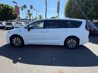 Chrysler Pacifica Plug-In Hybrid 2024 Road Tripper 4dr Mini-Van