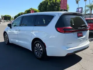 Chrysler Pacifica Plug-In Hybrid 2024 Road Tripper 4dr Mini-Van