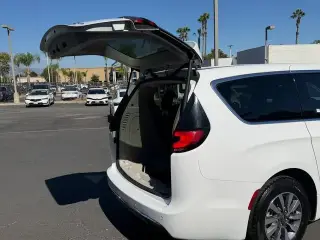 Chrysler Pacifica Plug-In Hybrid 2024 Road Tripper 4dr Mini-Van