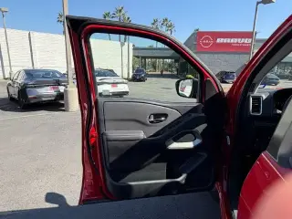 Nissan Frontier 2024 4x2 PRO-X 4p Camioneta de cabina completa 5 pies. SB
