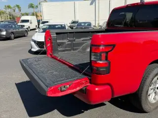 Nissan Frontier 2024 4x2 PRO-X 4p Camioneta de cabina completa 5 pies. SB