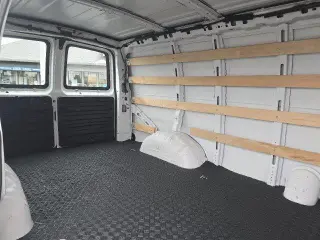 GMC Savana 2025 2500 3dr Cargo Van