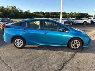 Toyota Prius 2019 LE 4p Hatchback