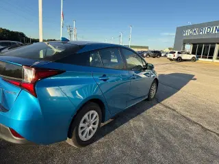 Toyota Prius 2019 LE 4p Hatchback